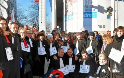 une-trentaine-d-avocats-se-sont-joints-ce-jeudi-a-lorient_5042958_1000x526-400x250