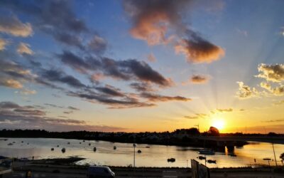 E06-6muWEAAmuci-400x250